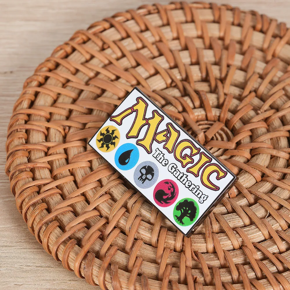 Magic: The Gathering Logo Lapel Pin Crazy Cool Card Game بروش مجوهرات الهالوين القوطية هدية رائعة للاعبين #6