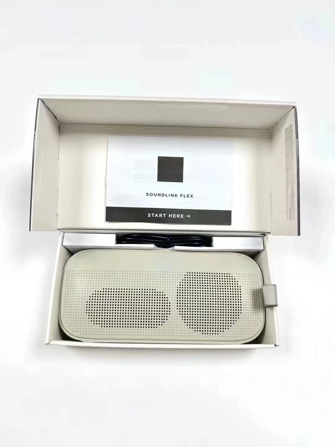 

Портативная уличная Bluetooth-колонка Arena