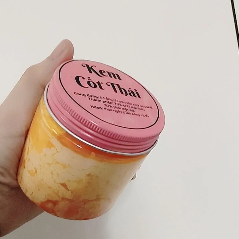 Kem Body Cốt Thái Rỉ Dầu Vàng Nắp Hồng 250gr/bottle Trắng Mịn da , chống lão hóa , dưỡng ẩm da
