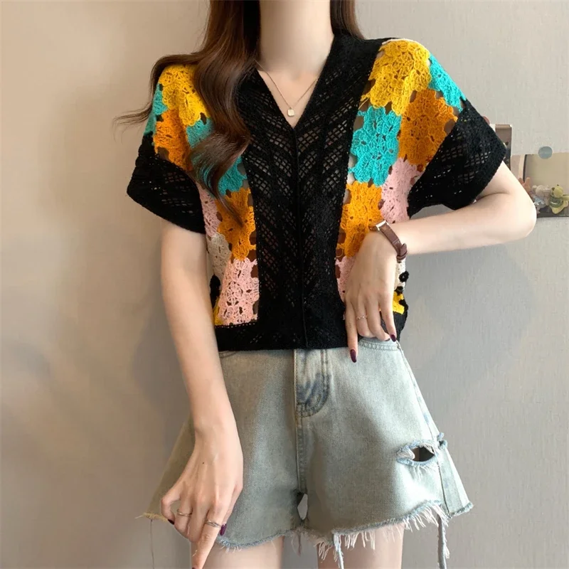 Top de crochê com decote em v manga curta a céu aberto texturizado blusa de malha oca camisa feminina verão praia férias outfit