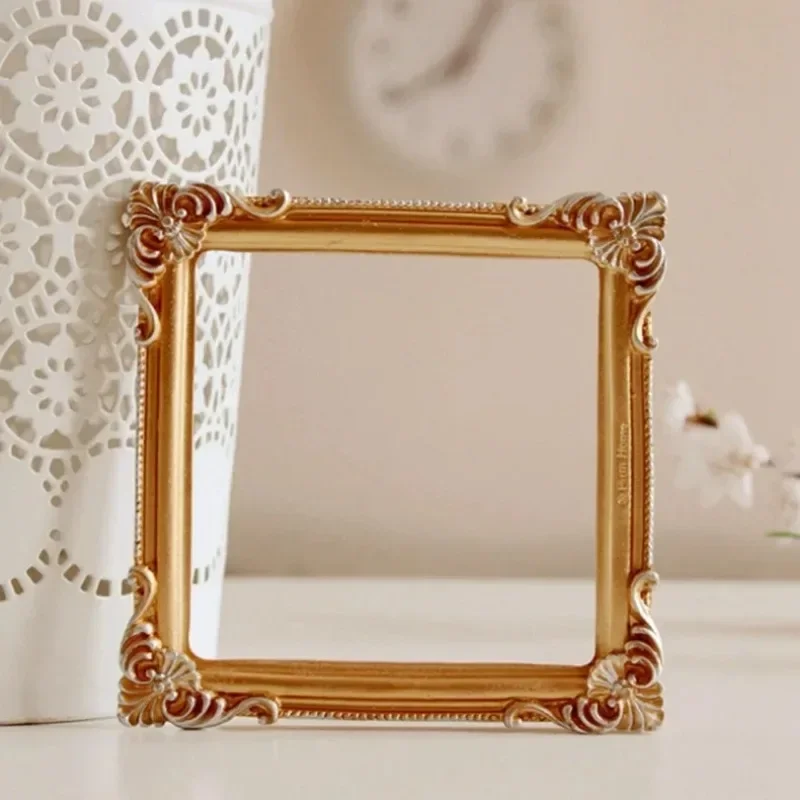 Złota ramka na zdjęcia w stylu retro Ozdoby Vintage Mała ramka do pozycjonowania biżuterii Rekwizyty do wyświetlania biżuterii Dekoracja domu Salon