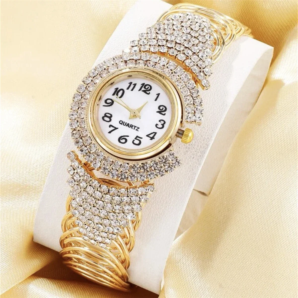 Korean Fashionable Women Watches Diamond Gold Watch  Women's Light Luxury Diamond Inlaid Quartz Bracelet Watch Relogios Feminino