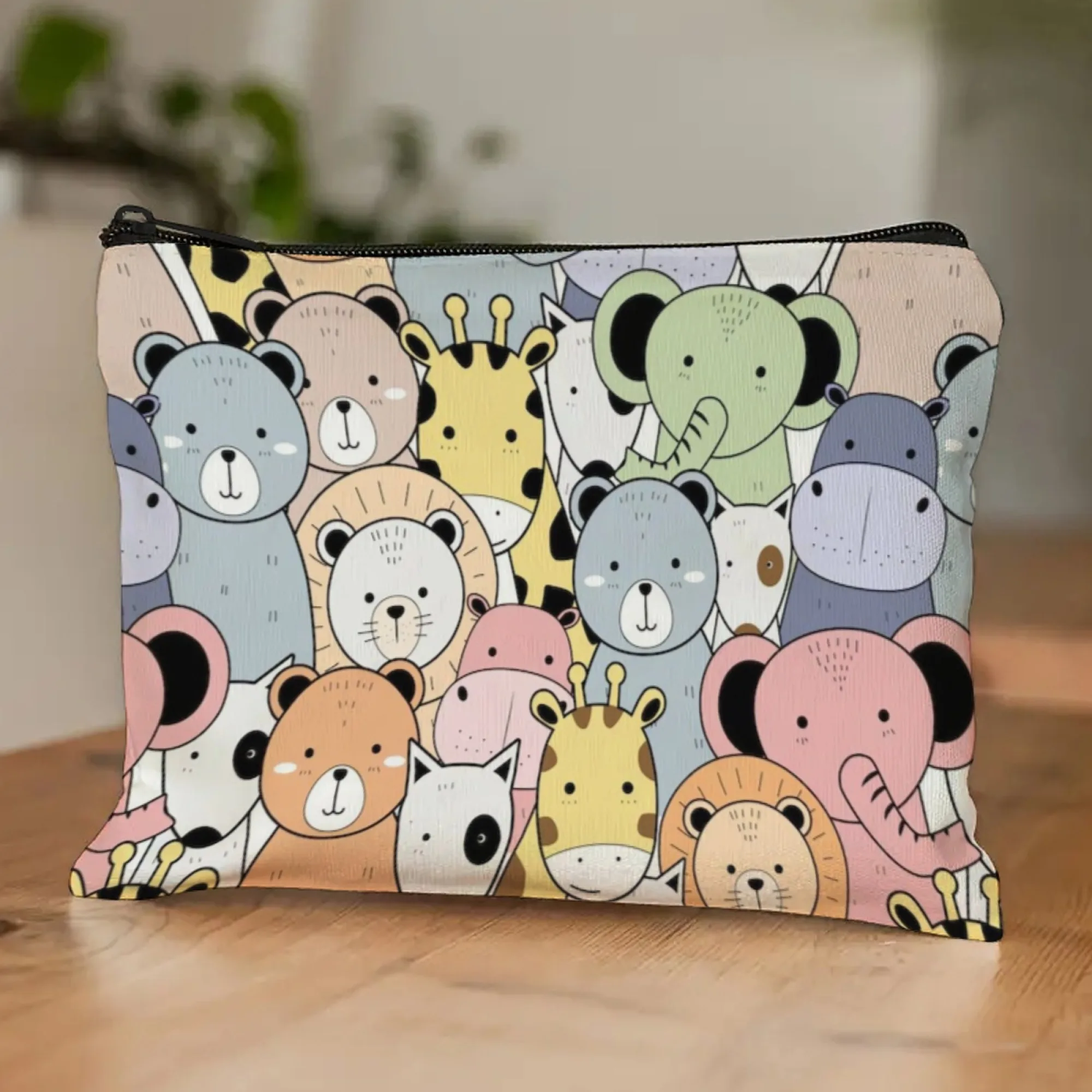 

Lovable Cartoon Animal-Head Cosmetic Pouch Zoo Themed Round Lion & Giraffe Heads with Big Eyes Zippered Makeup Bag for Travel