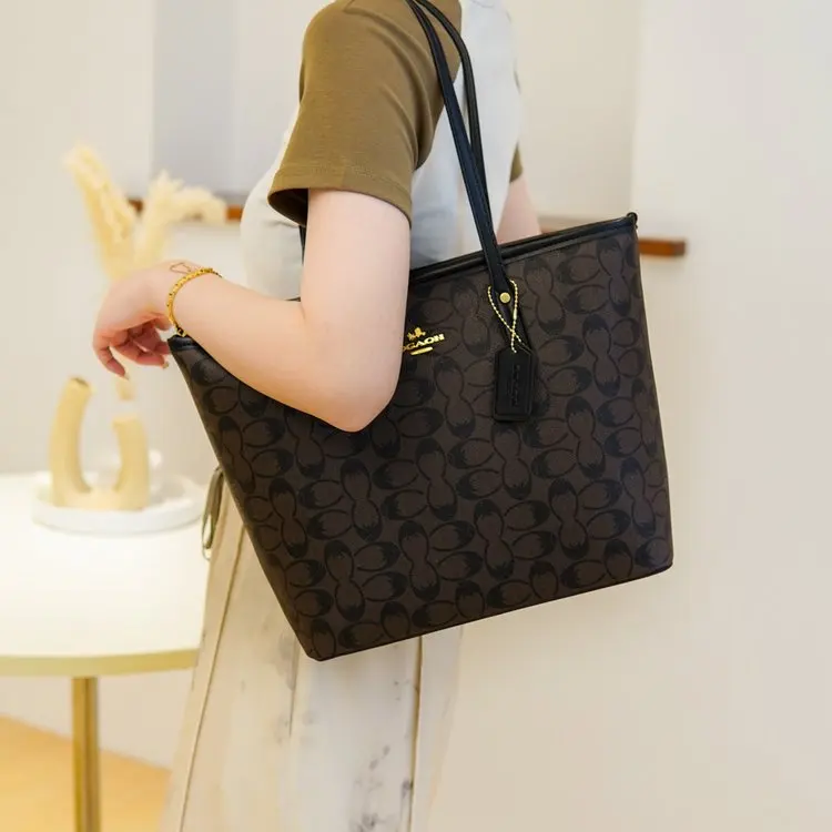 

Elegant Luxury Leather Diaper Bag Women's Large Capacity Designer Tote Vintage Minimalist Classic Fashionable Shoulder