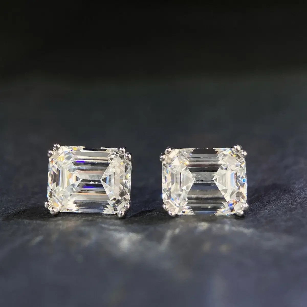 PT950 platinum Emerald Cut long inverted pagoda-shaped large sugar-shaped earrings in D color sapphire stud earrings