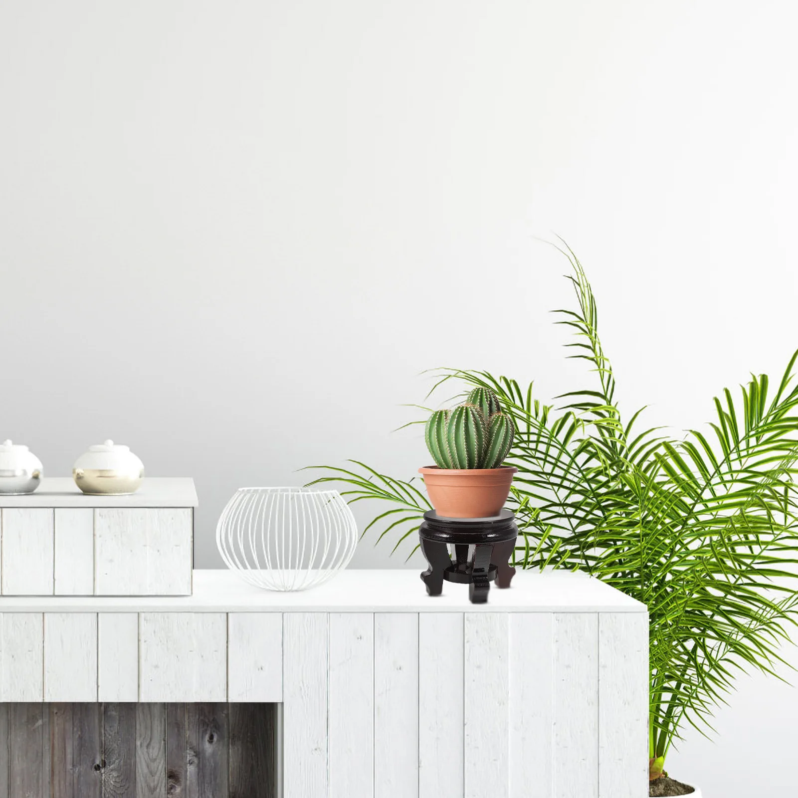 Деревянная подставка для растений