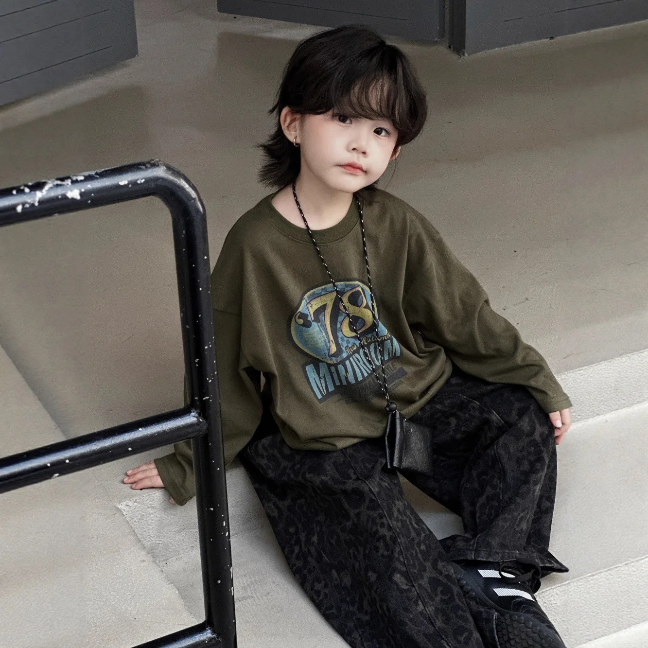 

2025 Autumn Children's T-shirt Crew Neck Sweater Loose Spring and Autumn Retro Long-sleeved Letter Printing Foreign Style