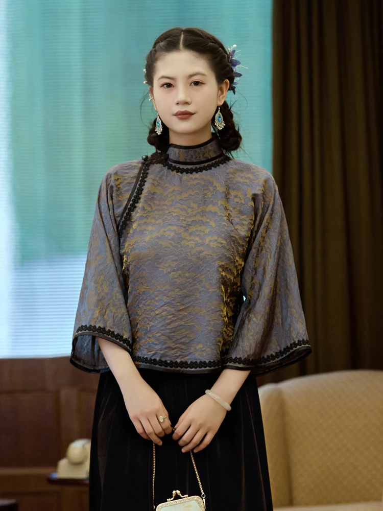 

Комплект женской верхней одежды в стиле шинуазри: топ на пуговицах с длинными рукавами и традиционным китайским косым кроем