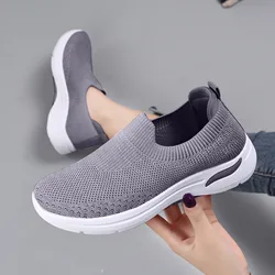 Nuove scarpe estive da donna Sneakers traspiranti in rete leggera Slip on Flat Platform scarpe Casual da donna scarpe tessute da passeggio antiscivolo