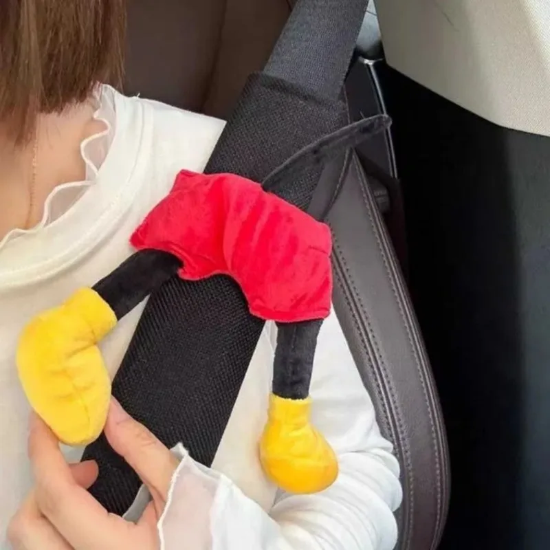 غطاء كتف لحزام مقعد السيارة ميكي كارتوني لطيف من ديزني، واقي حزام مقعد السيارة عصري ومبتكر للرجال والنساء