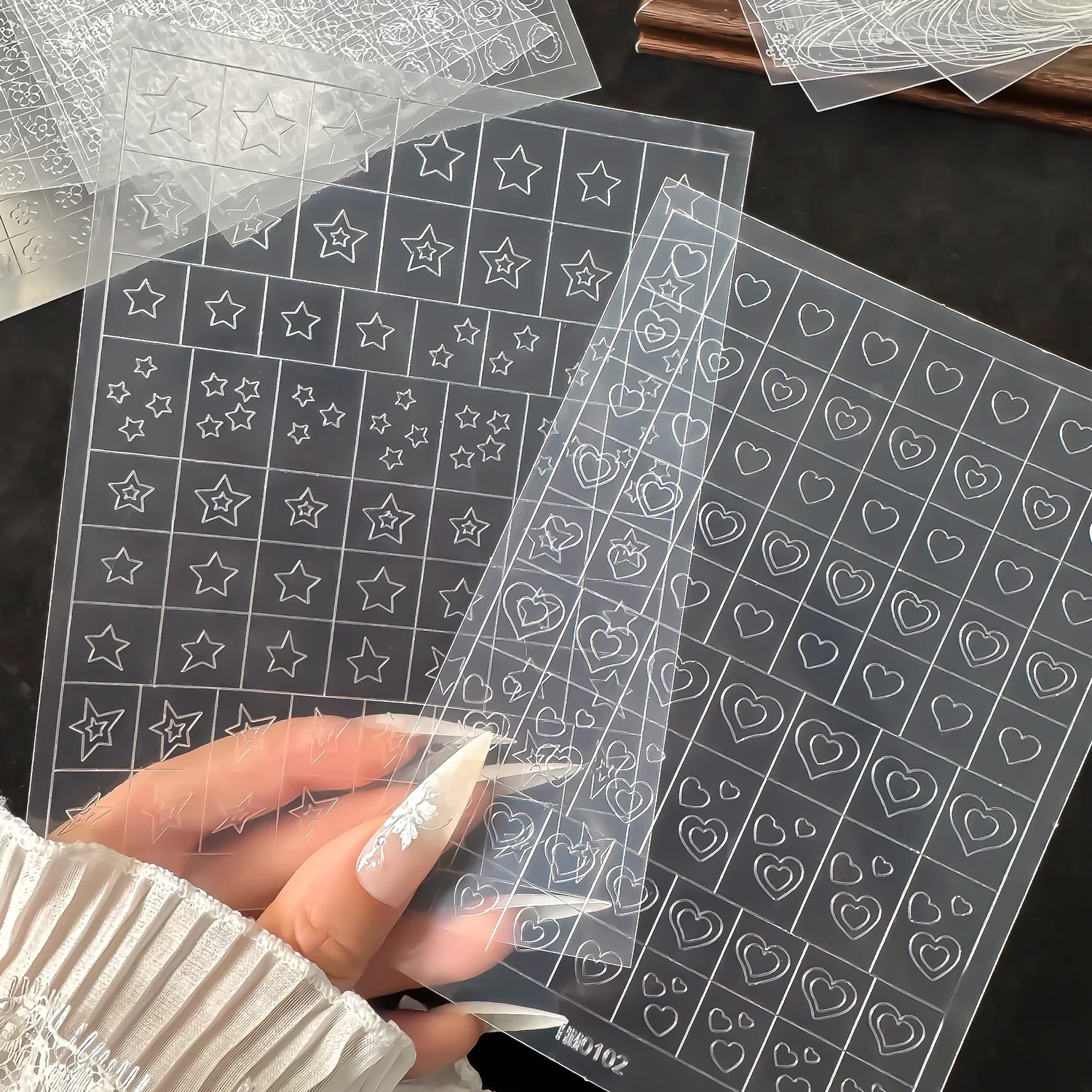 1 Blatt Airbrush Nail Art Schablonen, Aufkleber, hohle Sterne, Herzen, Schleifen, französische Nagelspitzen, Nagelschablonen, Abziehbilder, DIY-Maniküre-Dekorationswerkzeuge – Detail 3