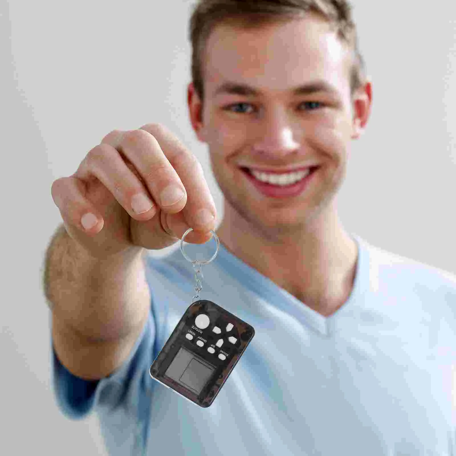 

4 Pcs Handheld Gaming Device Flashing Light Sound Effects Mini Game Keychain Portable Console Toy Smooth Buttons