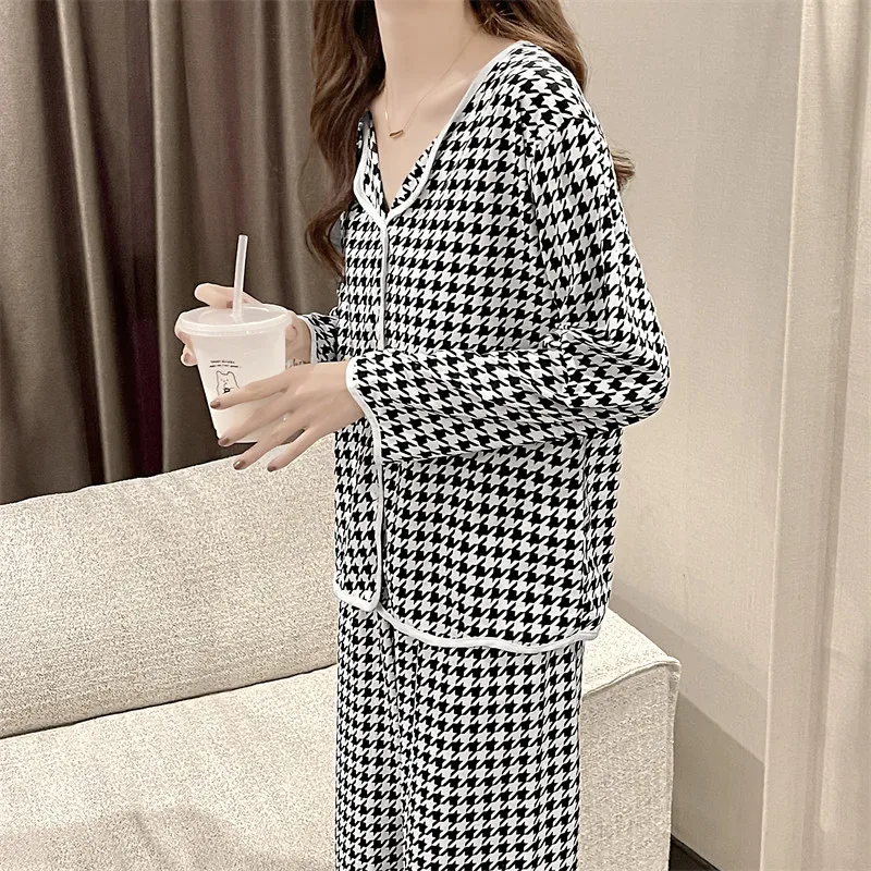 Spring and autumn new ladies pajamas milk silk simple casual cartoon cardigan long-sleeved pajamas women's suits home clothes