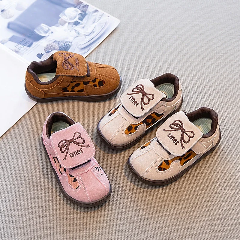 

Детские повседневные кроссовки для девочек, новинка 2023 года, осенняя прогулочная обувь для малышей, универсальные школьные кроссовки с леопардовым принтом на мягкой подошве для девочек