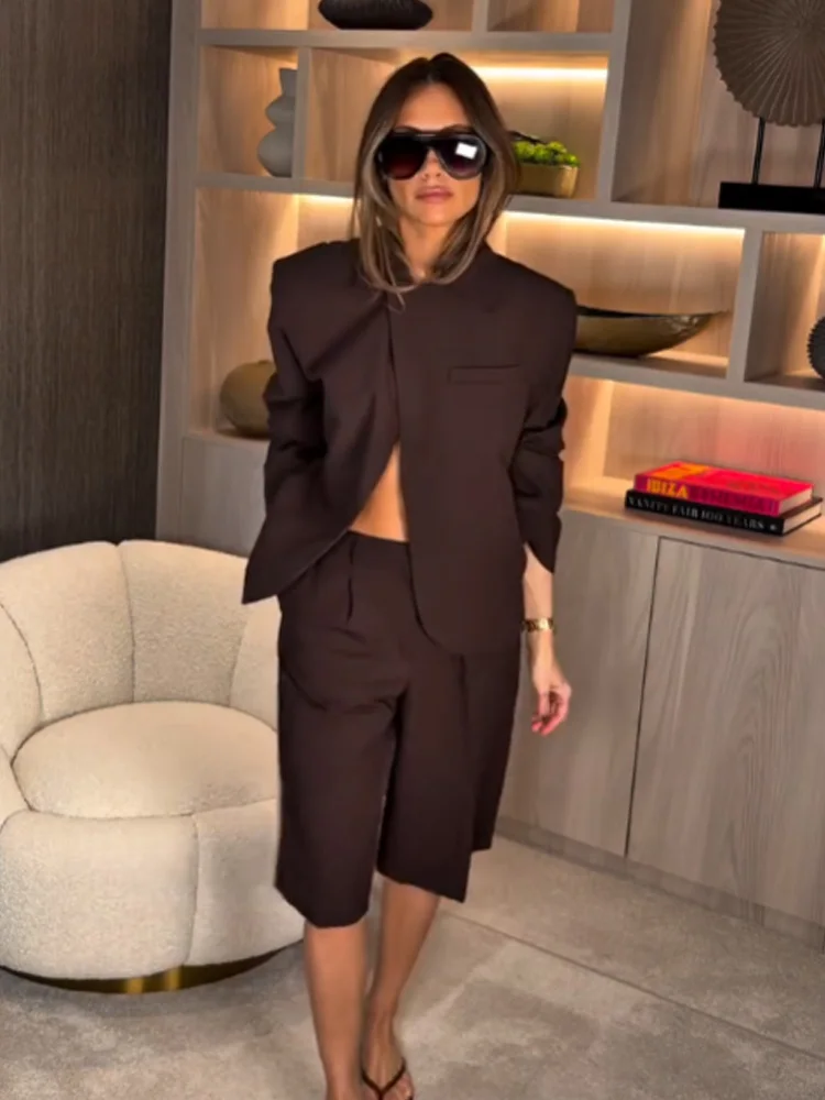 

Женский костюм с шортами: двубортный пиджак с лацканами и длинными рукавами + плиссированные повседневные шорты на молнии с карманами для весны