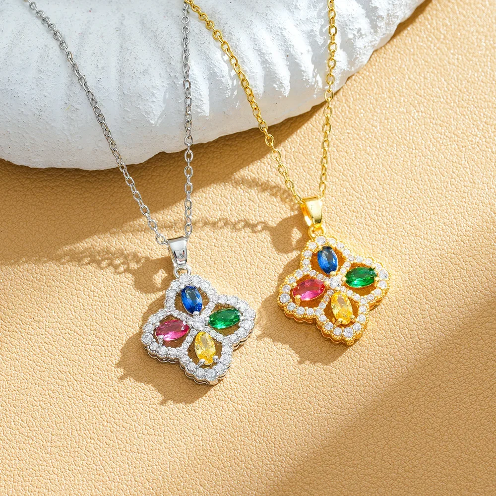 

Новое колье «Четырехлистный клевер» 2025 года — это легкий роскошный кусок, специально разработан для женщин, комплект с бриллиантами.