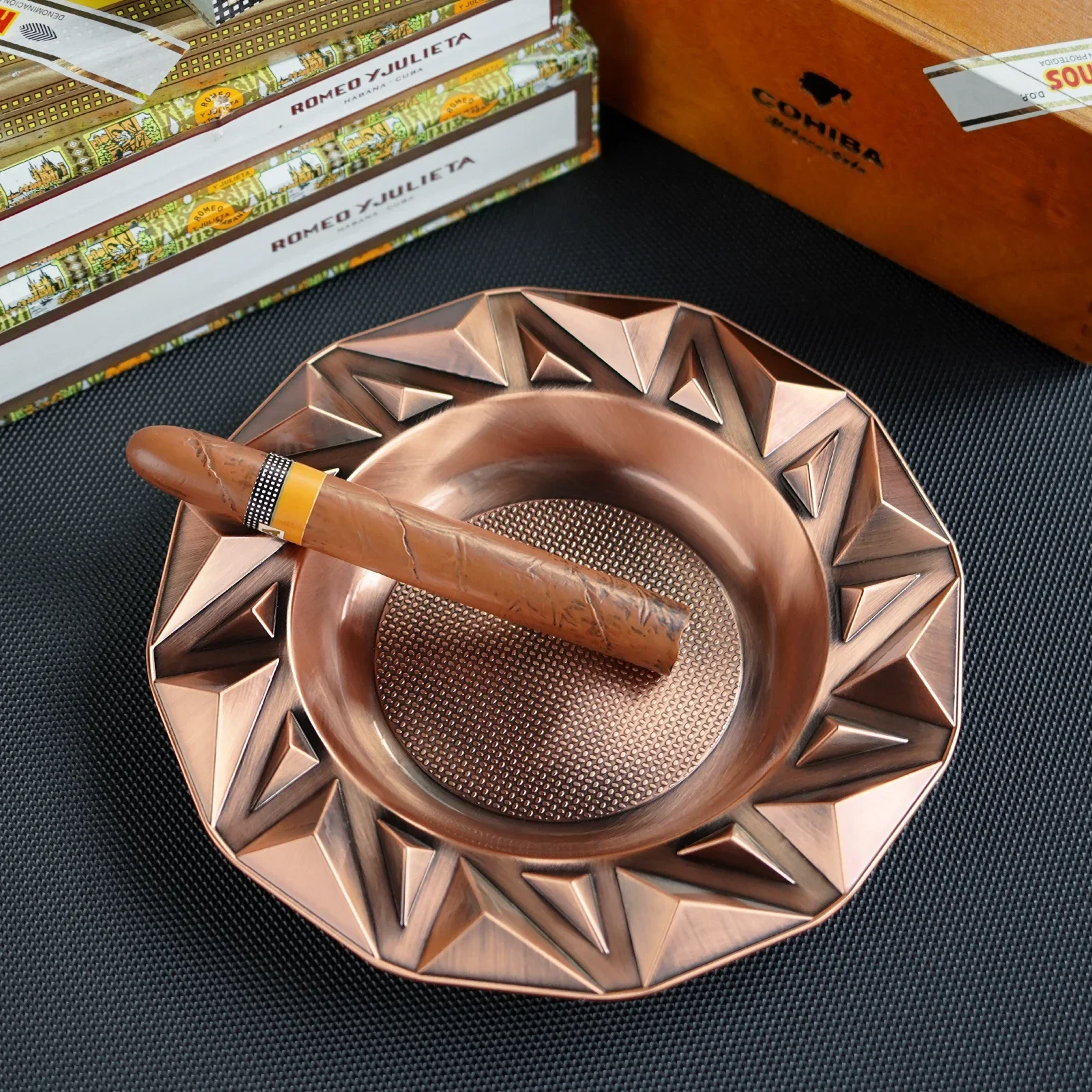 Metal Cigar Ashtray Big Ashtrays Round Cigarettes Large Rest Outdoor Cigars Ashtray for Patio/Outside/Indoor Ashtray