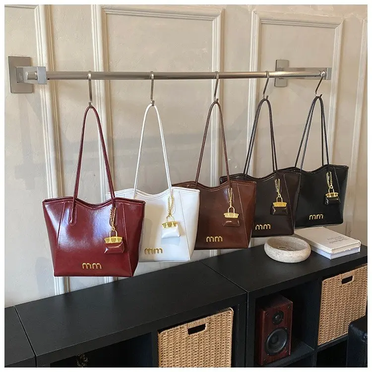 

Fashionable Trendy Simple Designer Diaper Bags For Women Luxury Leather Large Capacity Elegant Shoulder Tote Bag Minimalist