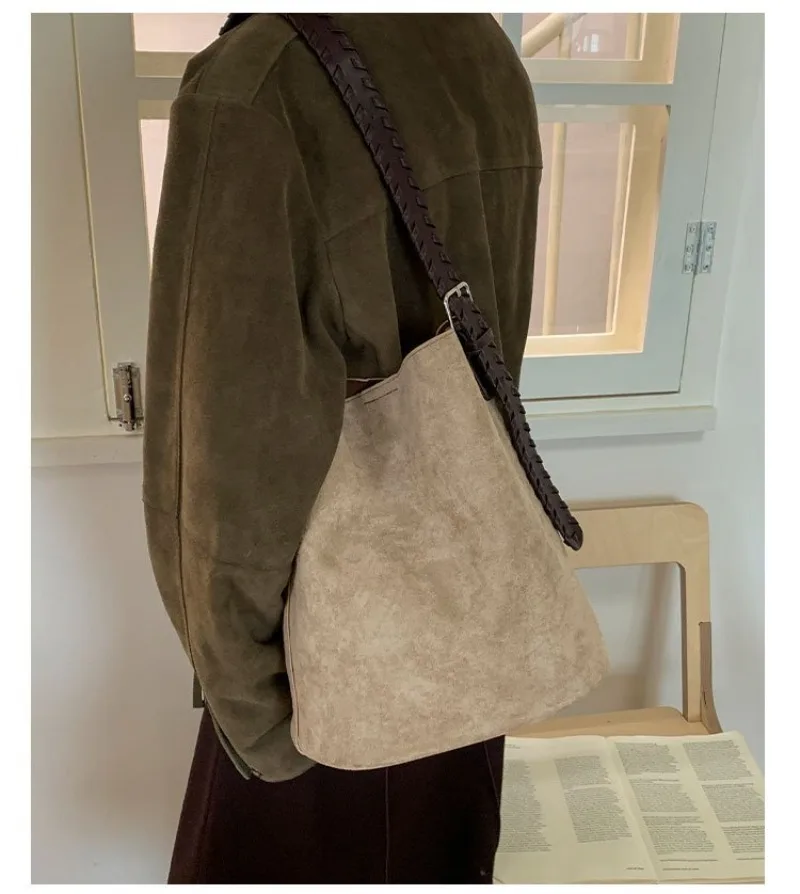 Mehrfarbige Wildleder-Schultertasche mit Verstellbarem Riemen, Lässiger Stil für Tägliches Einkaufen, Verabredungen, Pendeln und Kurzreisen – Detail 16