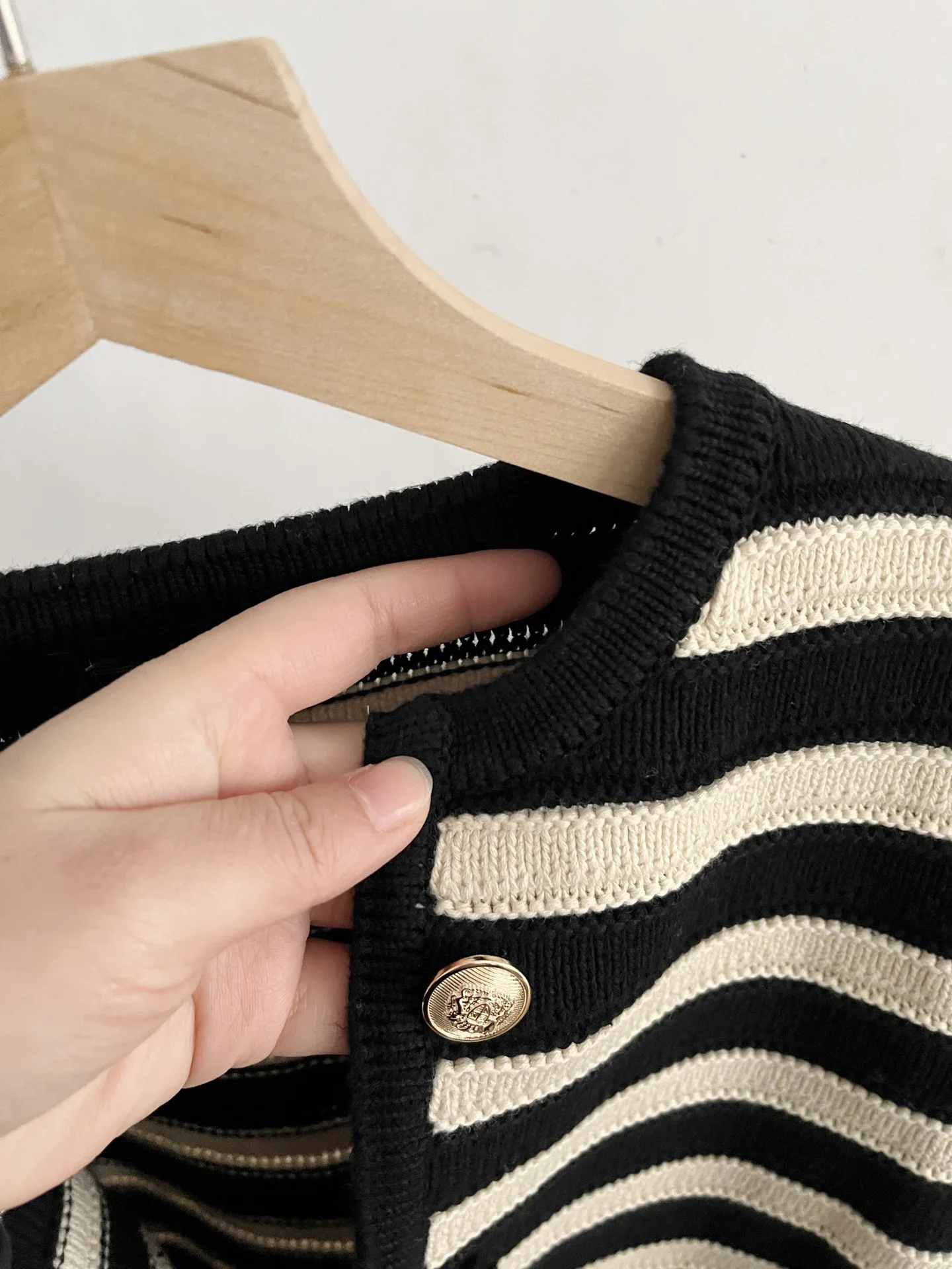 Fashion Striped Knitted Sweater Cardigans Women Elegant Simple Single Breasted Outerwear 2024 New Female Jumper Casual Chic Top