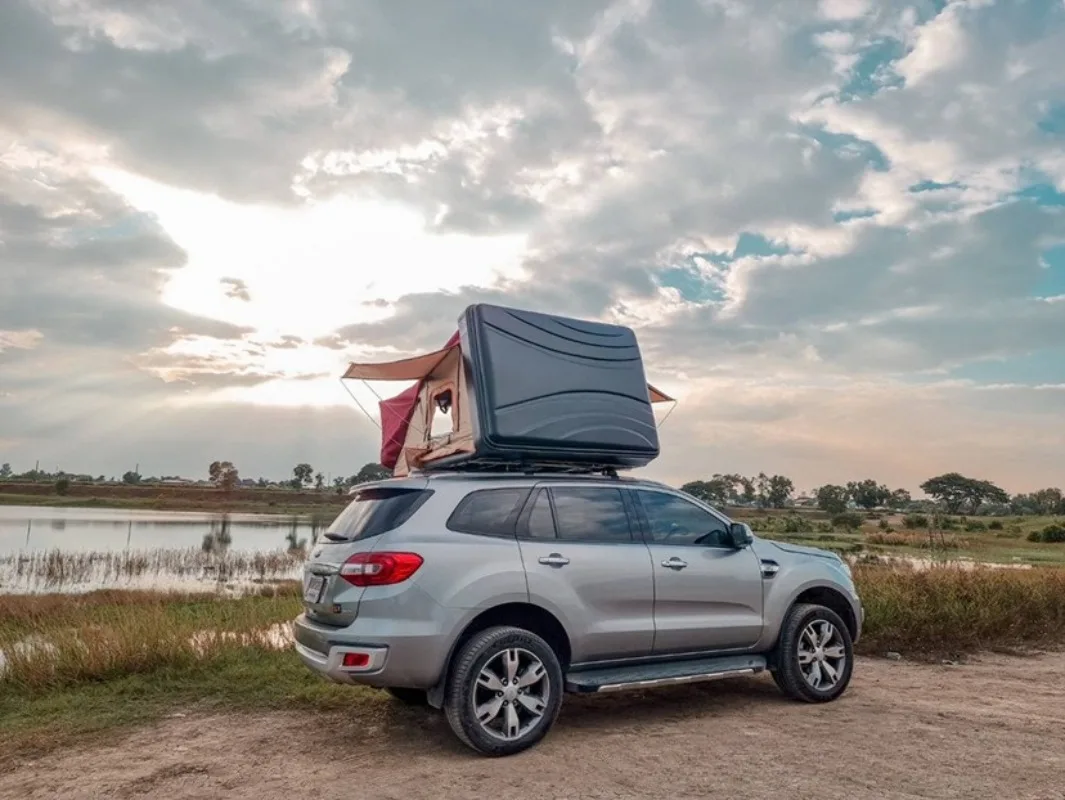 Outdoor camping Self-driving tour Car roof tent Double folding bed Off-road SUV Hard shell Universal in all seasons