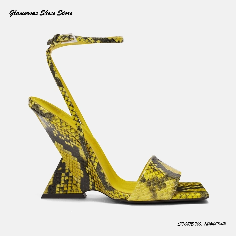 Кожаные босоножки на танкетке с принтом питона, женские квадратные туфли с открытым носком, новинка, летние туфли на высоком каблуке с пряжкой и ремешком, модная подиумная обувь для подиума Кожаные босоножки на танкетке с принтом питона, женские квадратные туфли с открытым носком, новинка, летние туфли на высоком каблуке с пряжкой и ремешком, модная подиумная обувь для подиума
