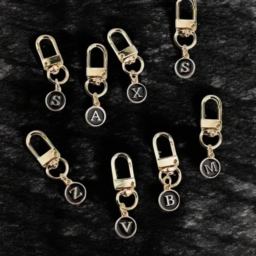 Fashion DIY A-Z Letter A To Z Keychain Charms 26  Alphabet Initials Key Chain Ring Pendant Metal Holder Bag Accessories Gift