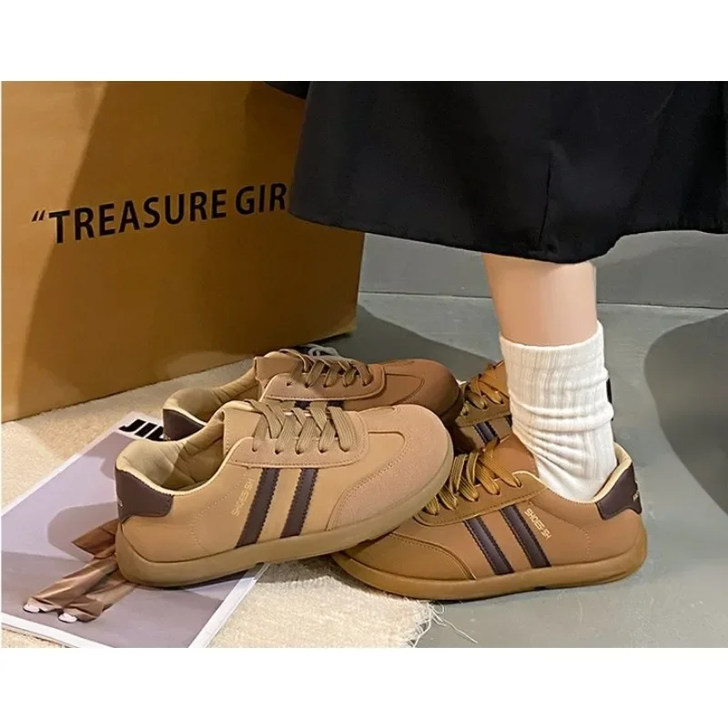 Big Size New Retro Flat Sneakers Women's Shoes Soft Soled Front Lace-up Women's Casual Shoes Zapatos De Mujer  Designer Shoes