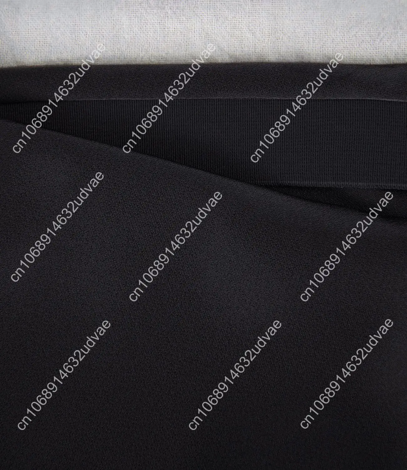 Gonna longuette svasata casual a vita alta in raso da donna con cintura elastica nascosta