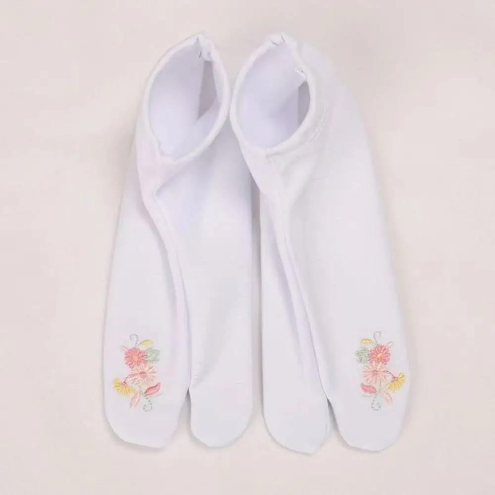 Breathable Embroidery Flower Two Toed Socks Mid-calf Women Hosiery Toe Separator Socks Japanese Style Split Toe Sock Flip Flops