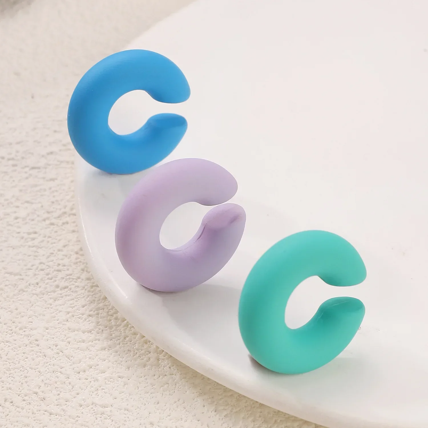 Classic Alloy Color Coarse C Shape Clip Earrings Candy Color Matte Geometric Round C Shape Clip Earrings for Women Patry Jewelry