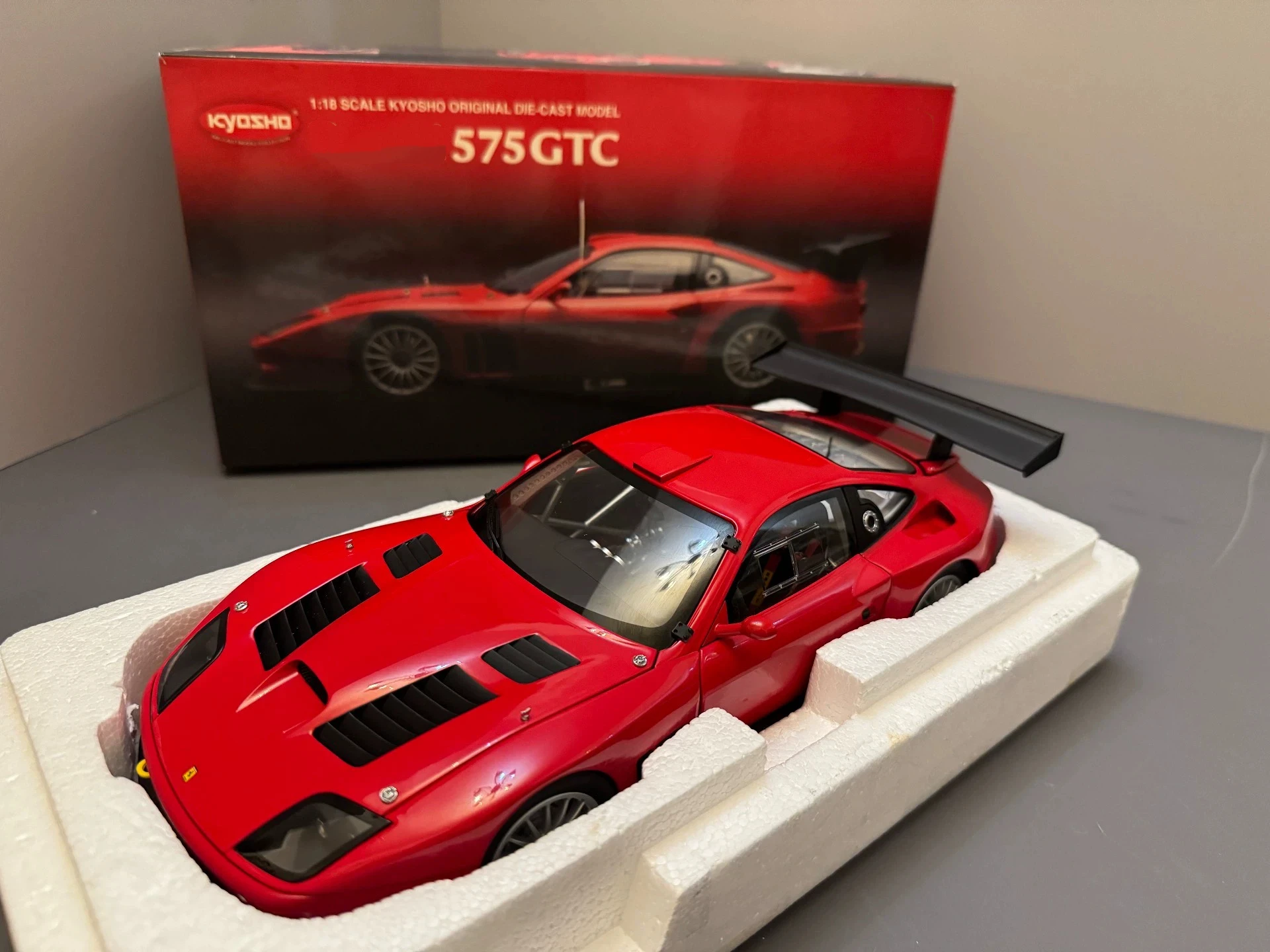 

Kyosho 1:18 575 GTC Red Simulation Limited Edition, все открытые металлические статические модели автомобиля из сплава, игрушка в подарок