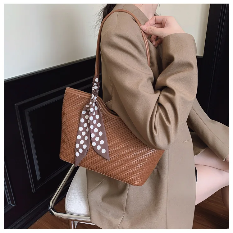 حقيبة يد نسائية منسوجة ذات سعة كبيرة 2025 - A/W شعبية، حقيبة فاخرة خفيفة، حقيبة منسوجة راقية #2