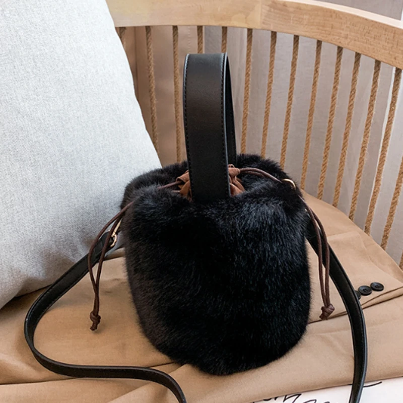 Small Bucket Bag Winter Faux Fur Shoulder Handbag Large Capacity Crossbody Bag Soft Plush Women\'s Designer Hand Bag