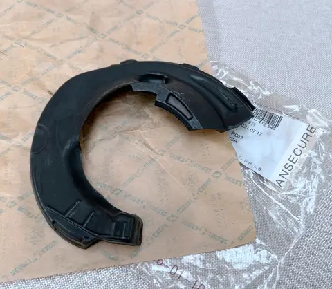 Front lower shock absorber spring support underlay Rubber Shelf For Audi A3 Q2 TT VW Golf MK7 Passat B8 Tiguan Touran Skoda Seat