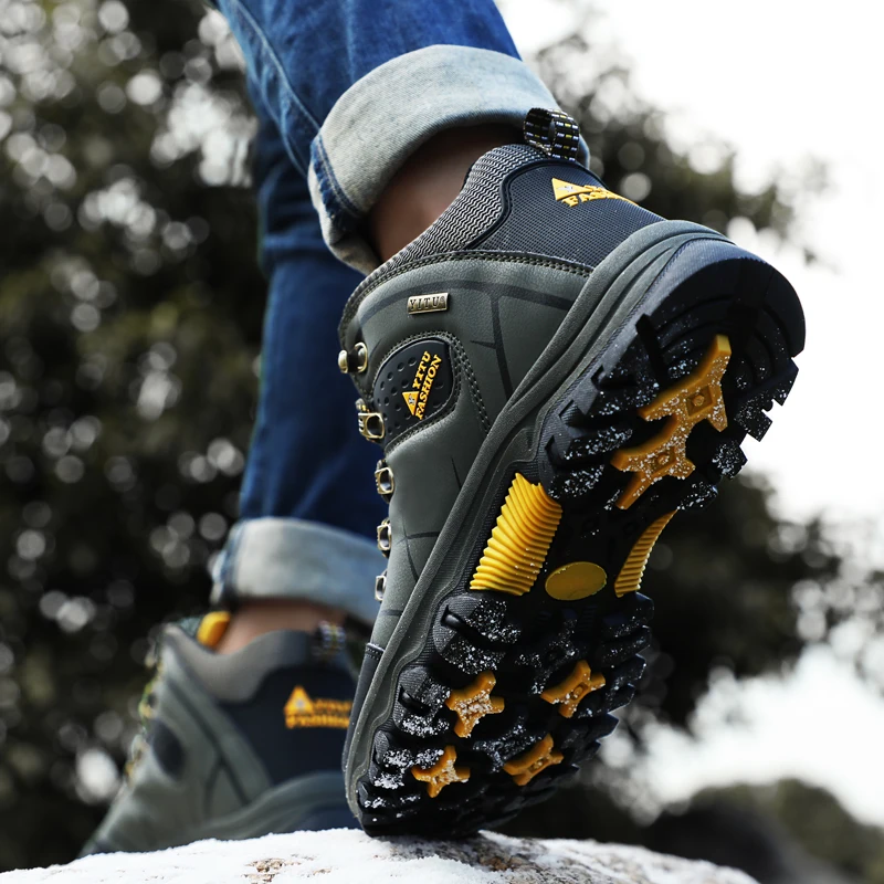 Brand Men Winter Snow Boots Waterproof Leather Sneakers Super Warm Men\'s Boots Outdoor Male Hiking Boots Work Shoes Size 39-47