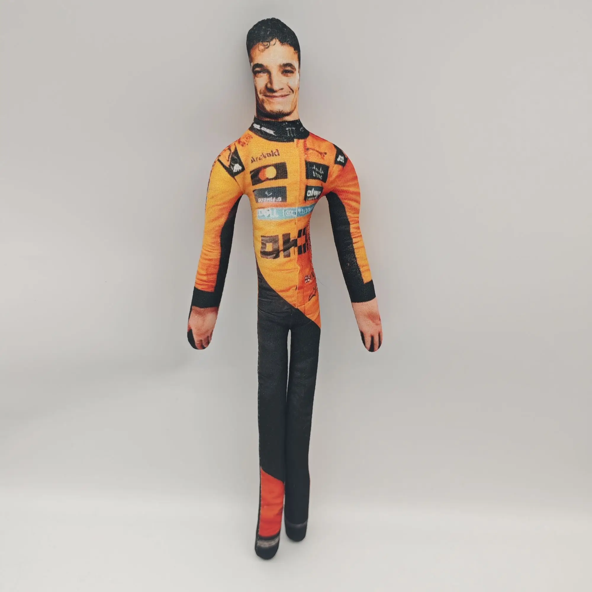 28cm Piastri George Carlos Sainz Rennfahrer Plüschtier Niedliches Kuscheltier mit Beweglichem Skelett für Auto Geschenk Schreibtisch-Dekoration – Detail 8