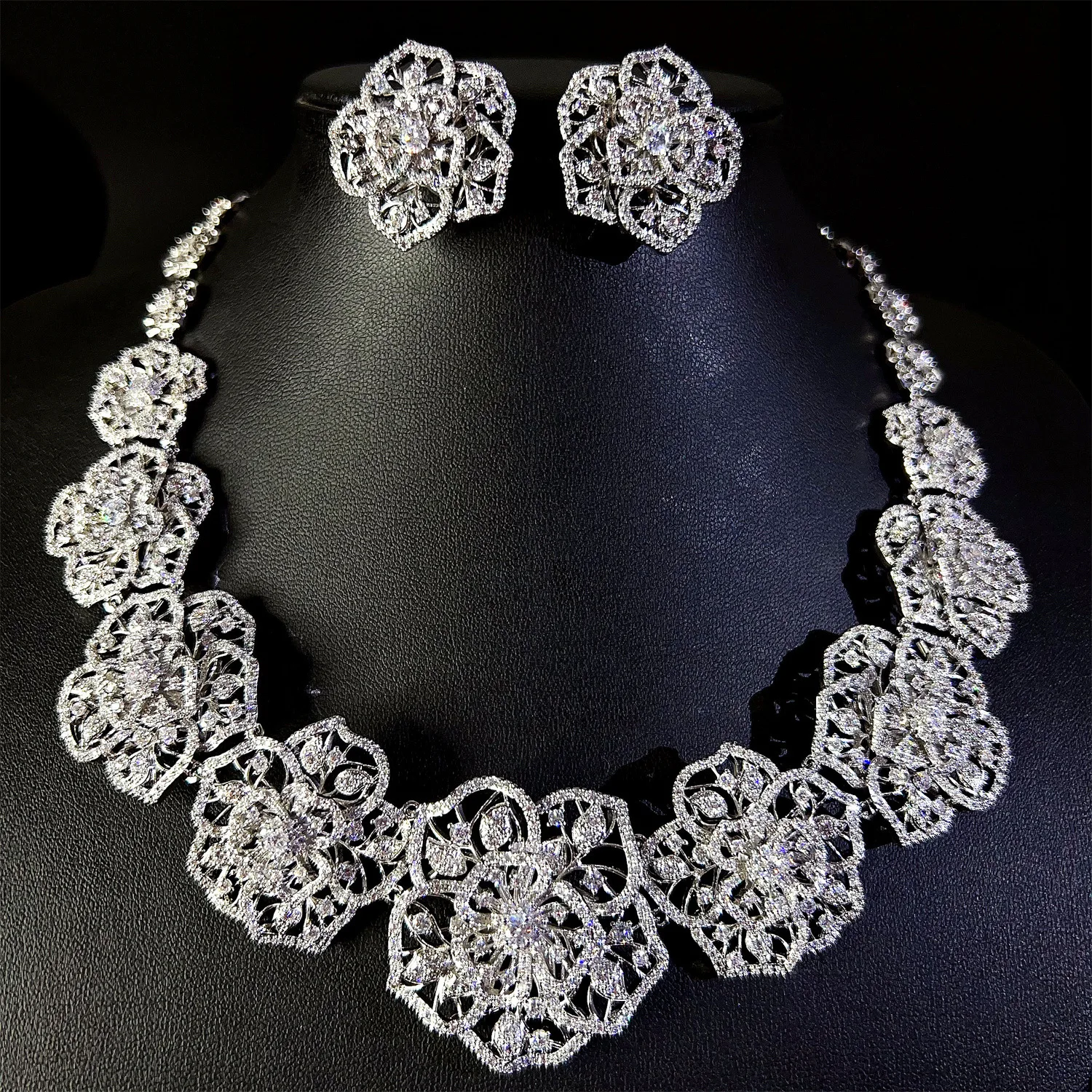 

New brilliant super sparkle stereoscopic flower shape white necklace earrings jewelry set women's wedding banquet host M-688