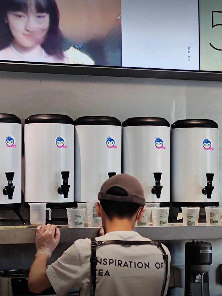 

Большой изолированный резервуар для чая с молоком из нержавеющей стали емкостью для коммерческого использования 8L, трехслойный для сервировки дрифта-SexOPN62