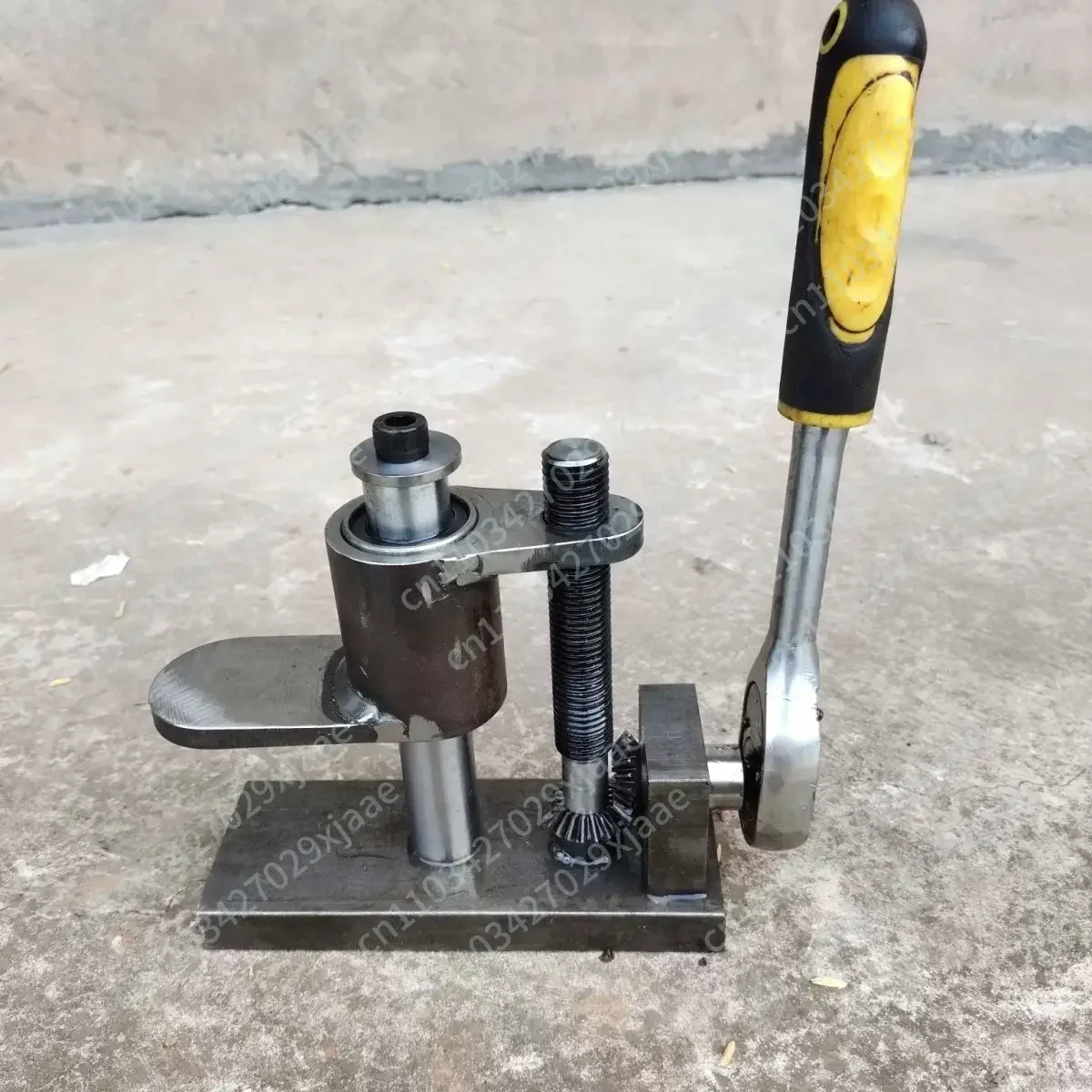 Small Lift Lifting Platform Specially Takes Off The Screw God Rotating Lift