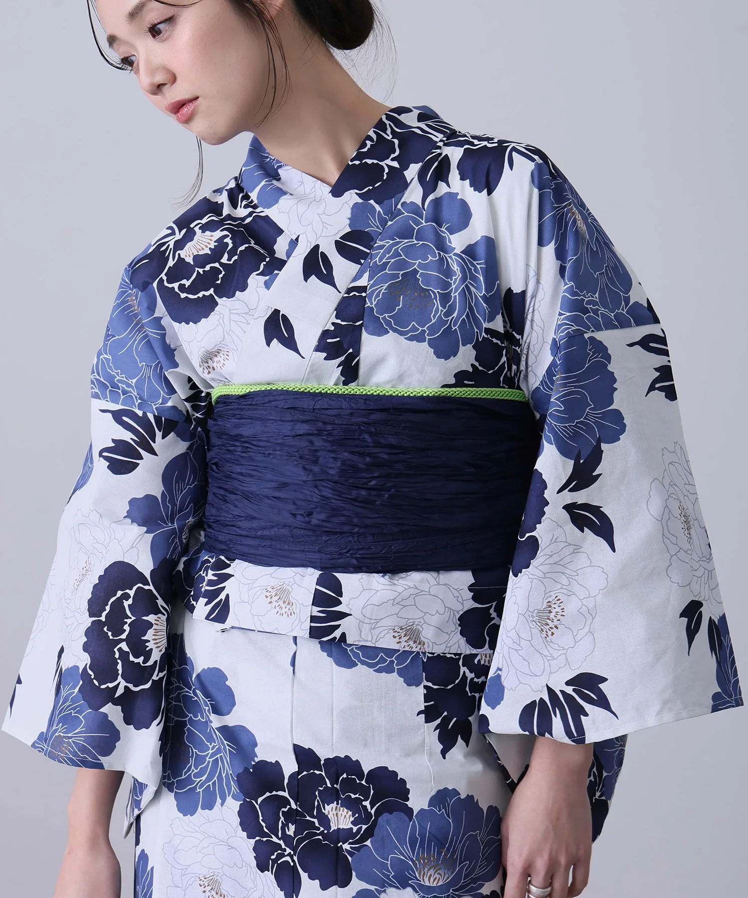 فستان يوكاتا كيمونو تقليدي للف - مراجعة Ethnic Clothing & Online Fashion Store Khaadi Us وسعره