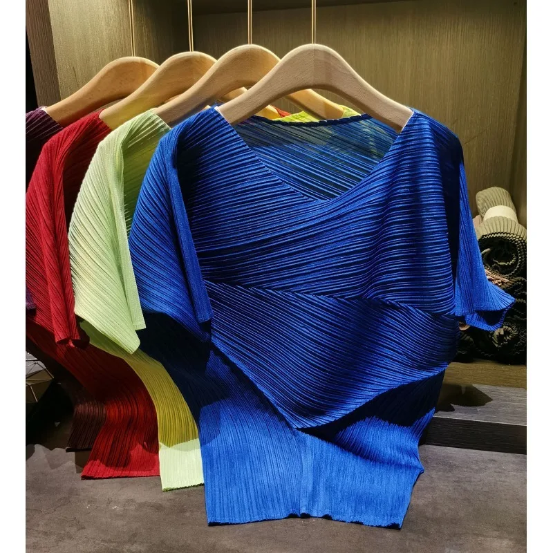 

Футболка с плиссировкой в стиле Мияке, с коротким рукавом, новинка 2026 года, повседневная универсальная свободная модель с круглым вырезом и рукавами «летучая мышь»