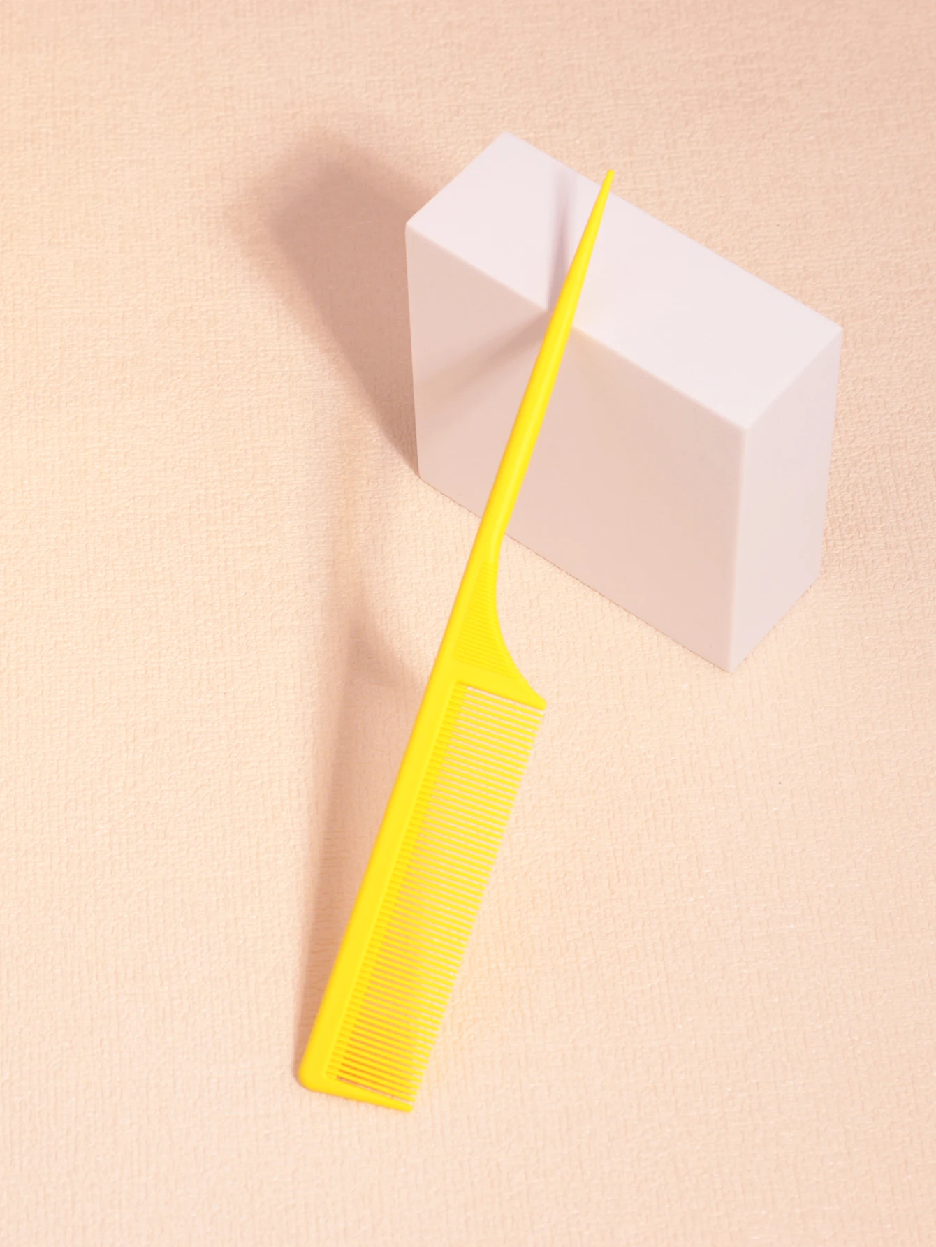 1 Stück Kunststoff verdickter hitzebeständiger spitzer Pferdeschwanz mit dichten Zähnen Designkamm Haarstylingkamm Speziell für Echthaarperücken