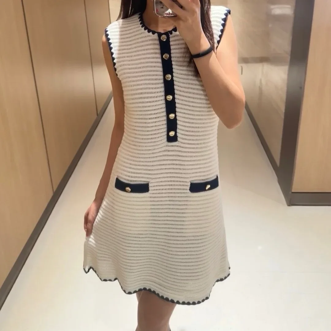 

2024 Early Autumn New Fashion Sleeveless Knitted Dress Contrast Color Lace Trim O-Neck Button Temperament Short Robe Ladies