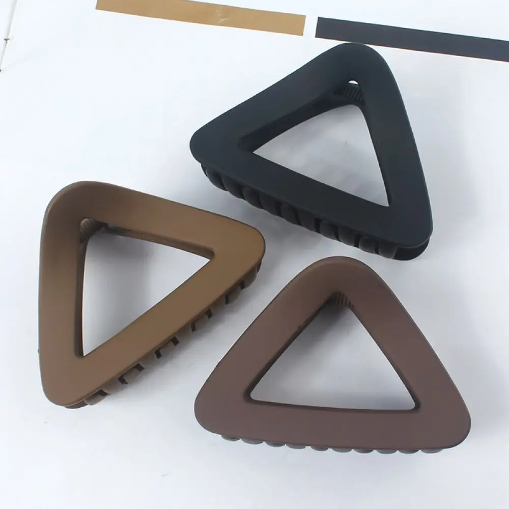 Elegant Matte Hollow Claw Clip Shark Hair Clip Fashion Geometric Hair Accessories For Women Chic Daily Styling Tool