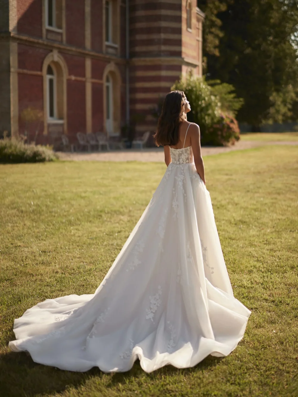 فستان زفاف ساحر مطرز على شكل حرف a ثلاثي الأبعاد على شكل زهرة ورقبة على شكل قلب وأشرطة رفيعة فستان زفاف 2026 فساتين مخصصة للعروس