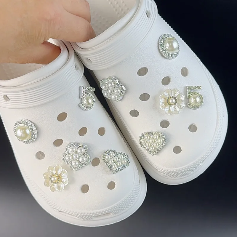 

10PCS Luxury Shoe Charms Set Accessories Hole Shoe Buckle Silver Pearl Flower Water Diamond DIY Shoes Decorations for Bogg Bag