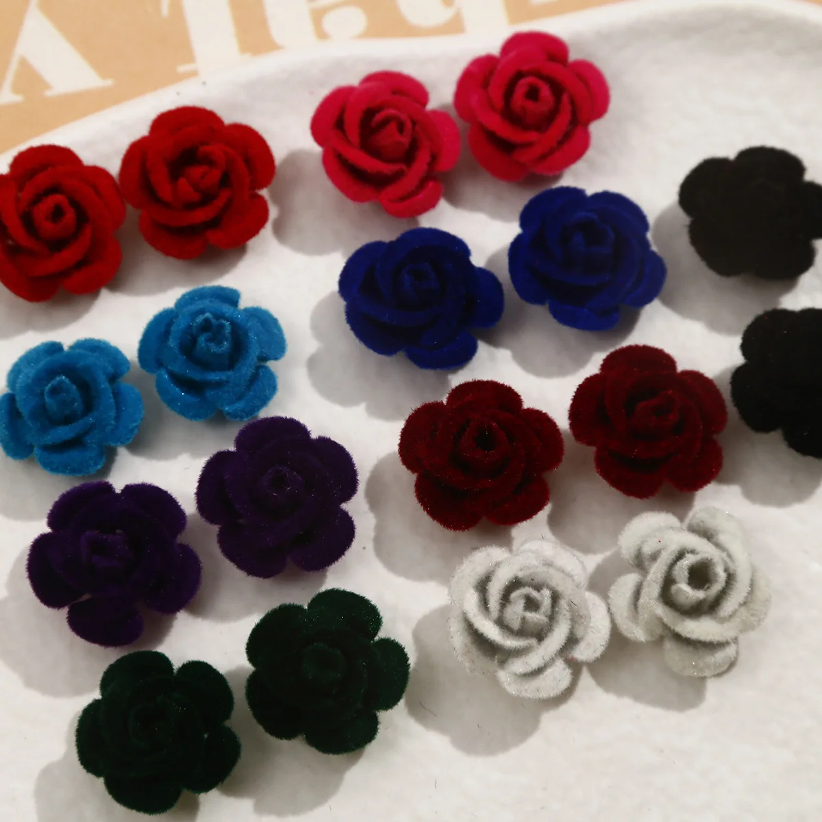 DIY Jewelry Findings 100pcs Metal Aluminium Wool Felt Velvet Rose Flowers Ornament Accessory Material Floral Patch Stickers 15mm