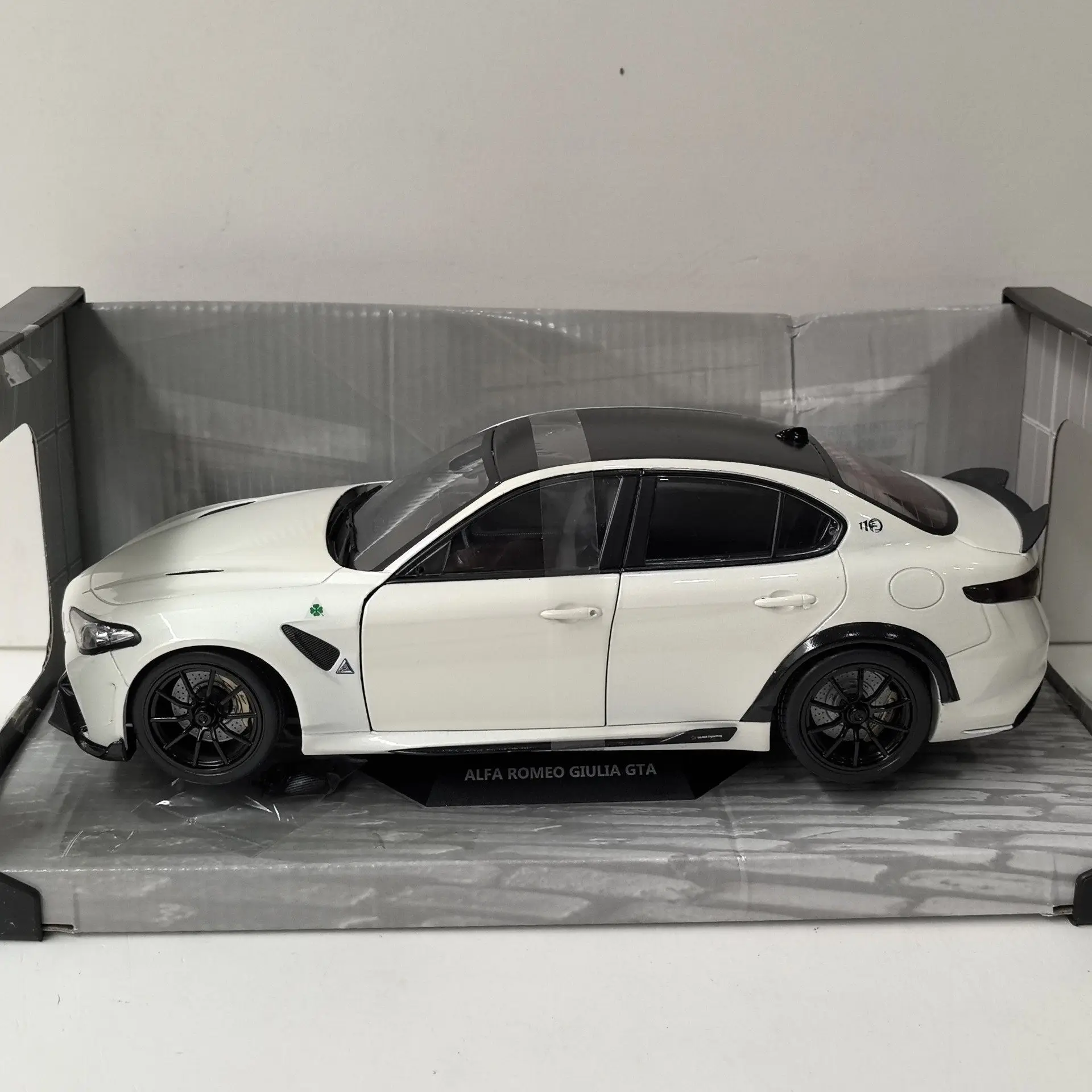 There Is A Glue Watermark Diecast SOLIDO 1/18 Scale GIULIA GTA 2022 V3T4 Alloy Car Model