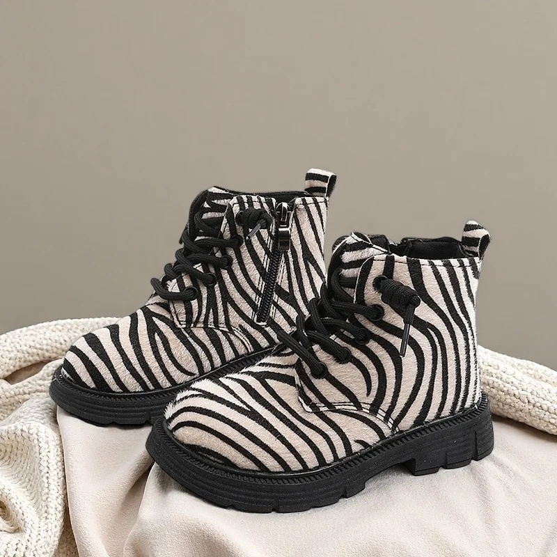 

Girls Platform Ankle Boots 2026 Fall Winter New Leopard Biker Boots Teen Girls Student Chunky Heel Kid's Shoes